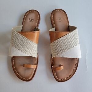 Johnson & Murphy Patti criss over thong sandals size 9.